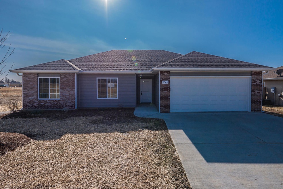4640 Steiner Glen Front of House-