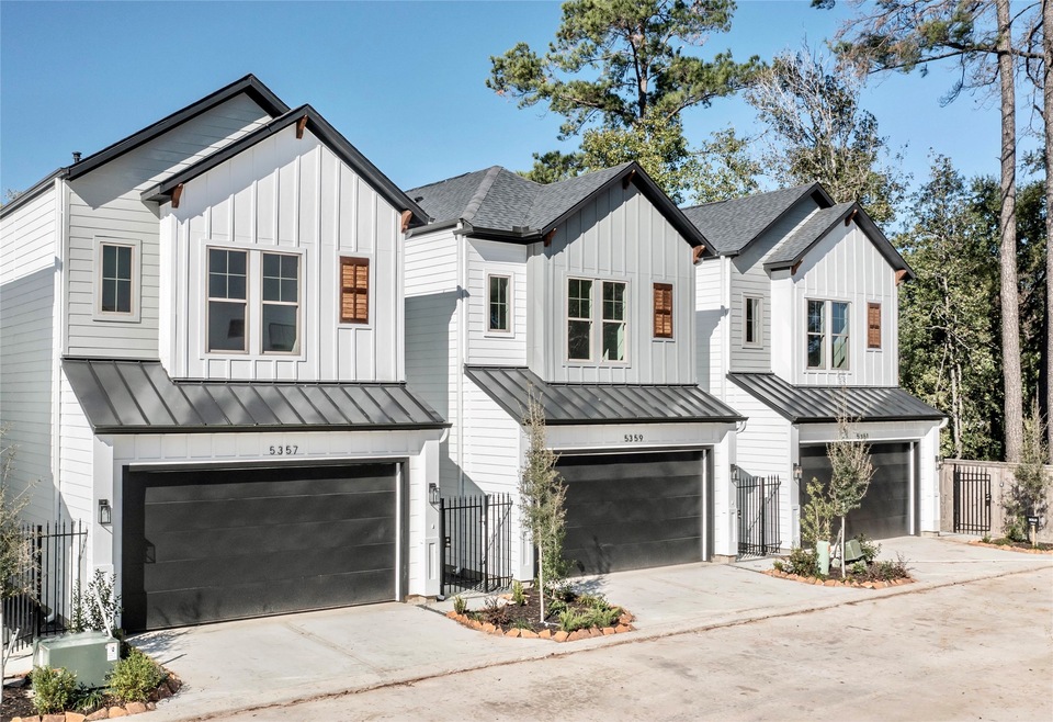 5359 Creekmont Oaks Ln, Houston, TX 77091 - photo 1