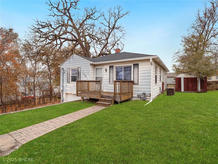 1401 1st St N, Newton, IA 50208 - photo 1