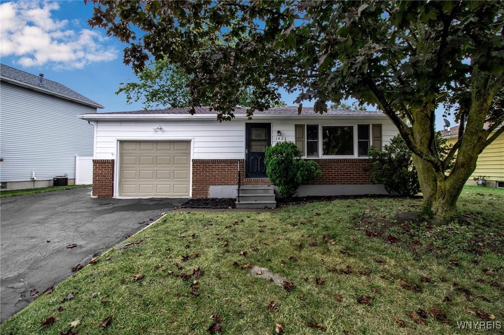 1423 99th St, Niagara Falls, NY 14304 - photo 1