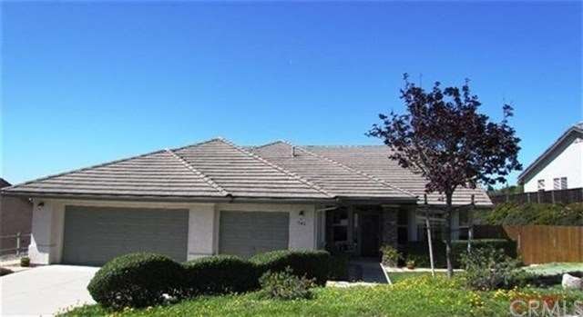 Beautiful, single-level home in The Highlands!