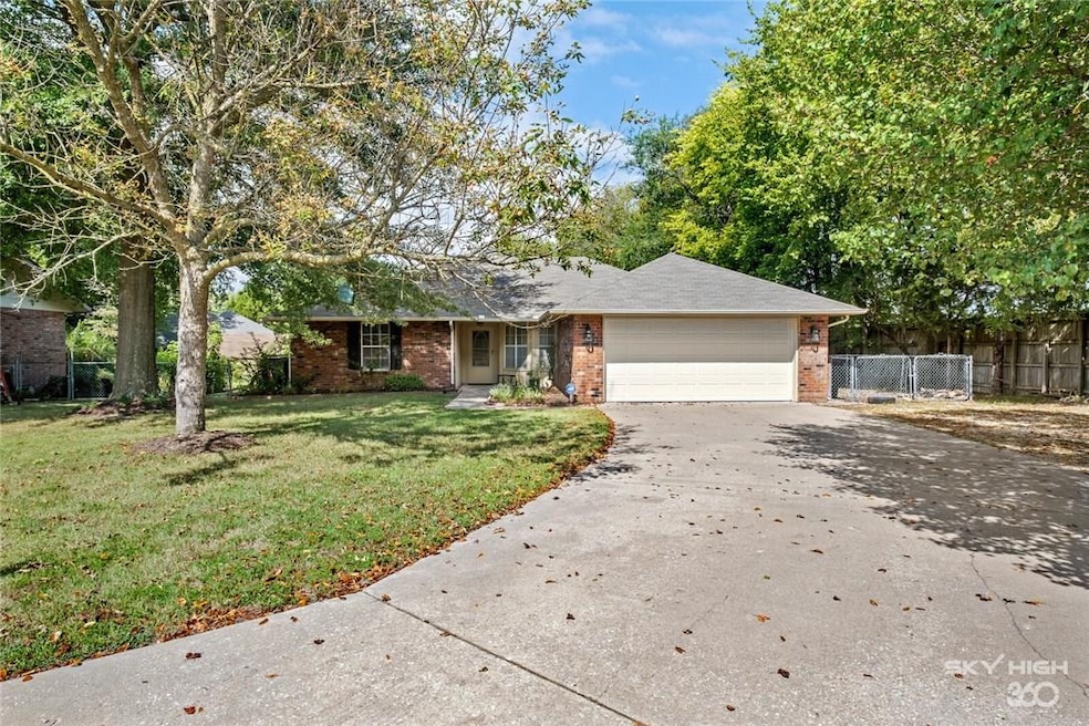 2711 Parkwood Dr, Rogers, AR 72756 - photo 1