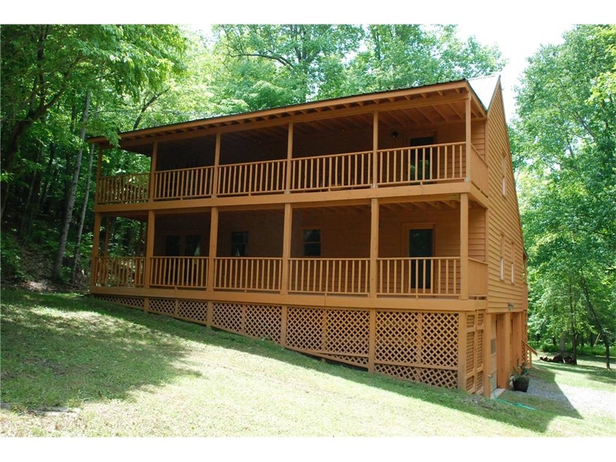 Beautiful mountain retreat in Ellijay surrounded b