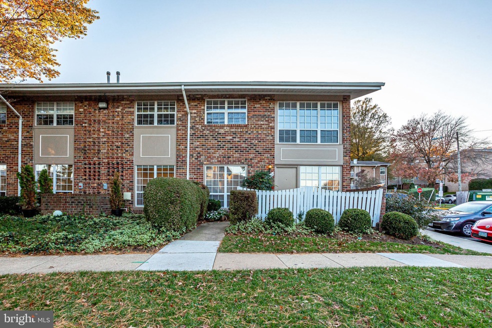 1943 Kennedy Dr unit 1943, McLean, VA 22102 - photo 1