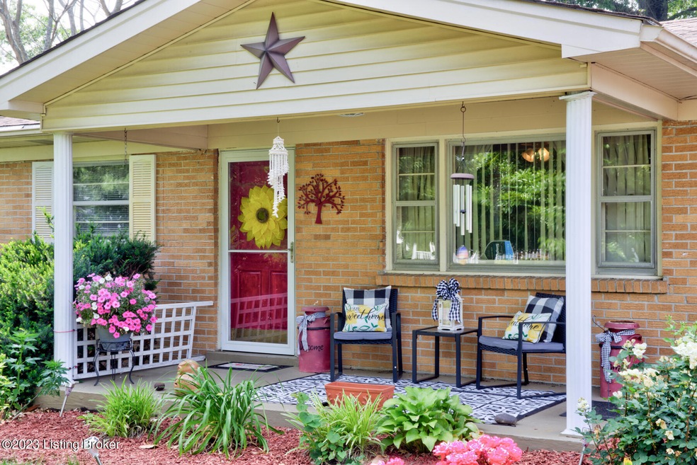 901 Bleemel Ln, Mount Washington, KY 40047 - photo 1