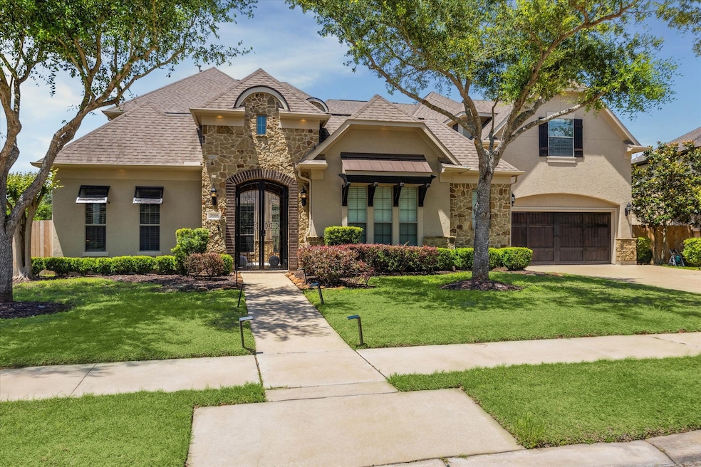 The Aida Younis Team presents 2918 Auburn Path in