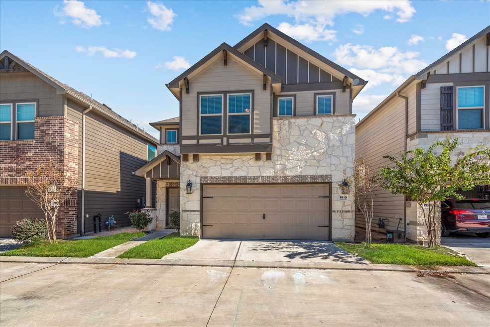 1910 Barrel Oak Dr, Houston, TX 77080 - photo 1