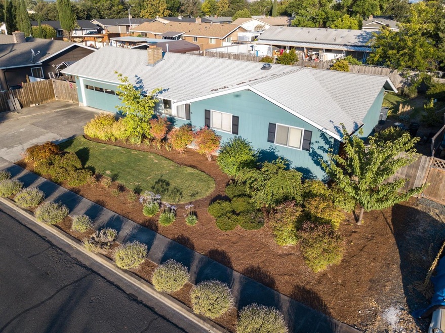 1120 Sierra Vista St, Central Point, OR 97502 - photo 1