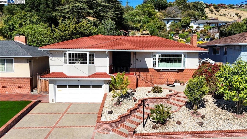 Pending $999,950 • Co-Listing Agent