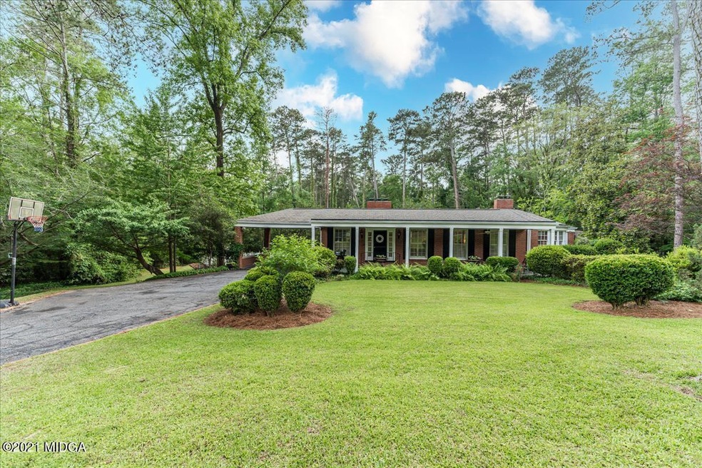 2890 S Hillandale Circle