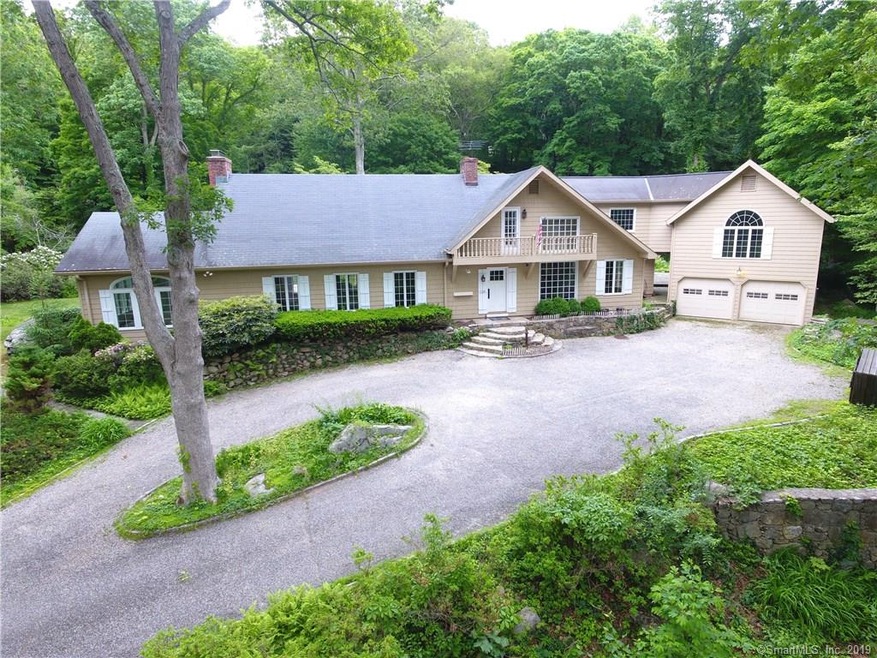 129 Hickok Rd, New Canaan, CT 06840 - photo 1