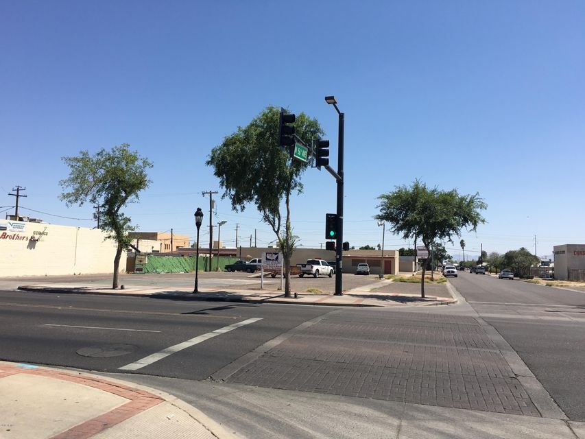 5549 W Glendale Ave, Glen Dale, AZ 85301 - photo 1