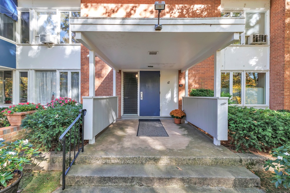 42 N Lake Dr unit C2, Hamden, CT 06517 - photo 1