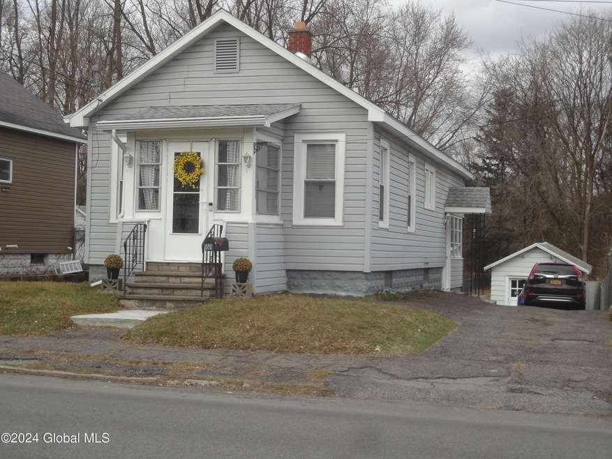 81 Cuthbert St, Schenectady, NY 12302 - photo 1