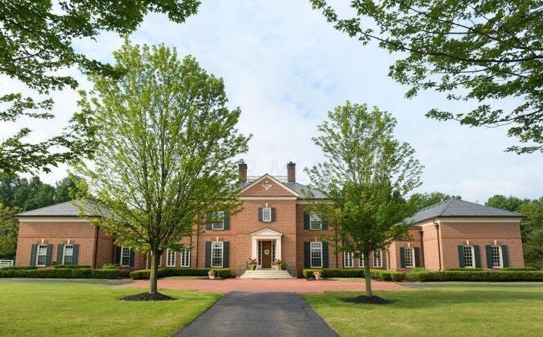Welcome to 8 New Albany Farms Rd.
