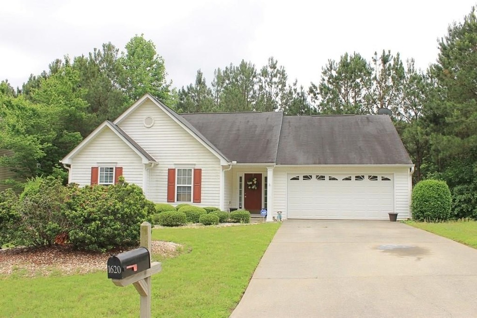 MOVE IN READY RANCH HOME CLOSE TO SHOPPING FEATURE