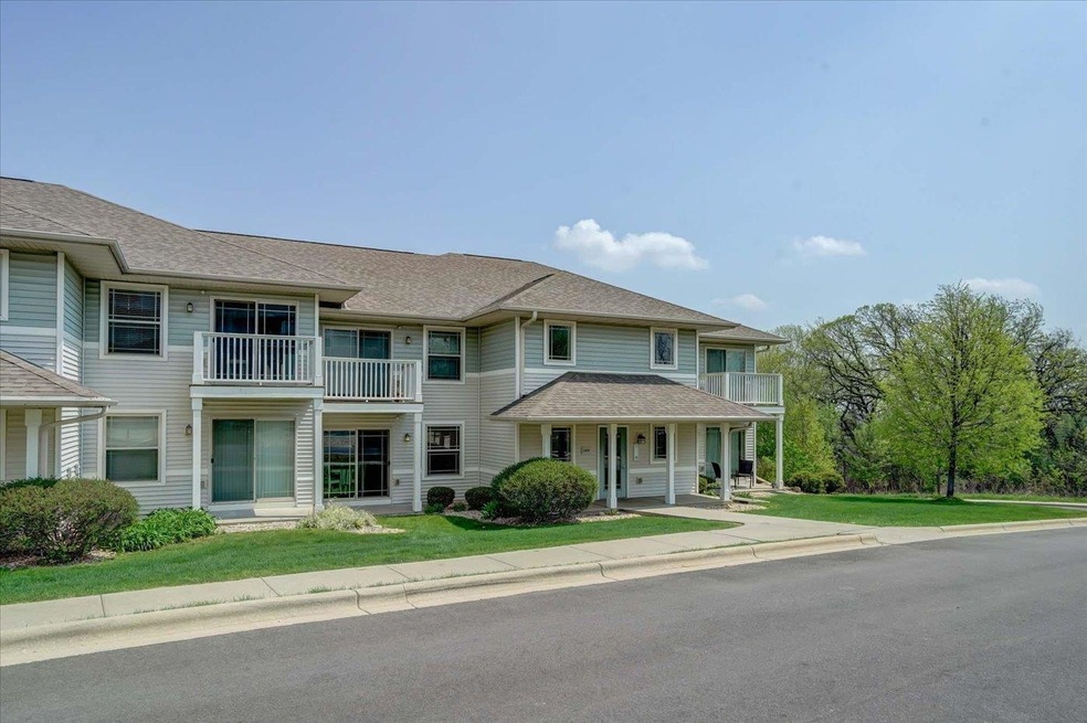 2832 Pleasant View Rd unit 101, Middleton, WI 53562 - photo 1