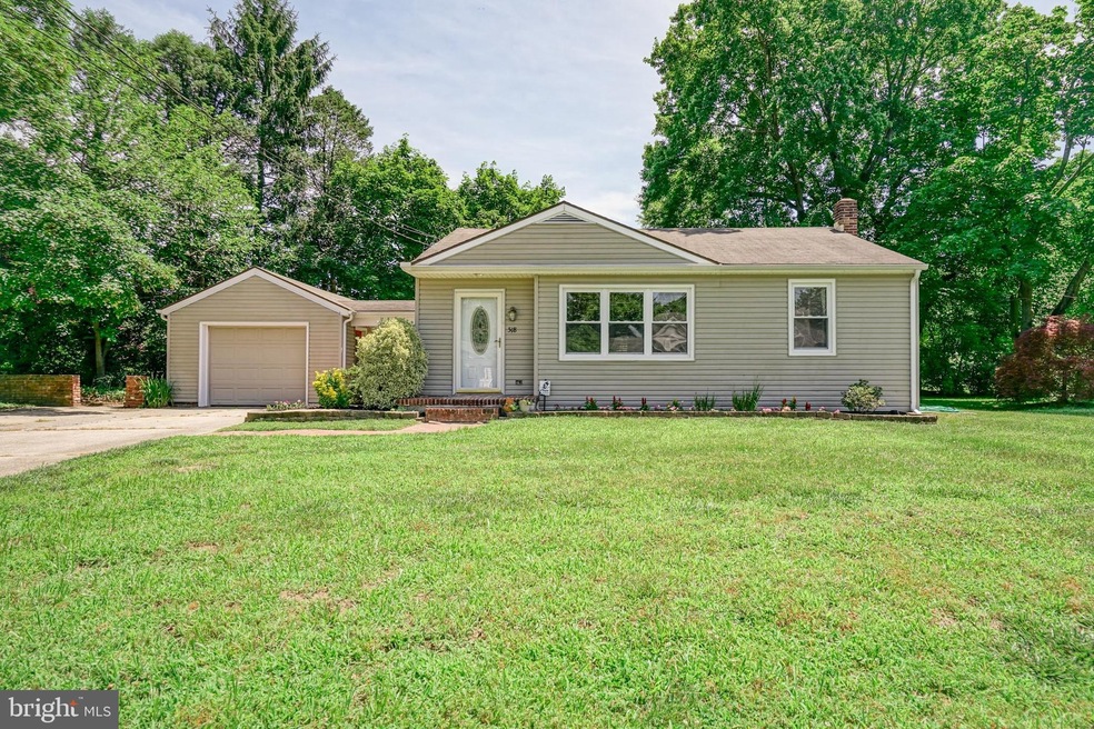 518 Lakeview Dr, Swedesboro, NJ 08085 - photo 1