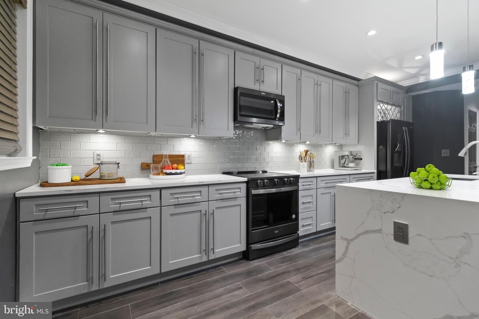 914 W Franklin St, Baltimore, MD 21223 - photo 1