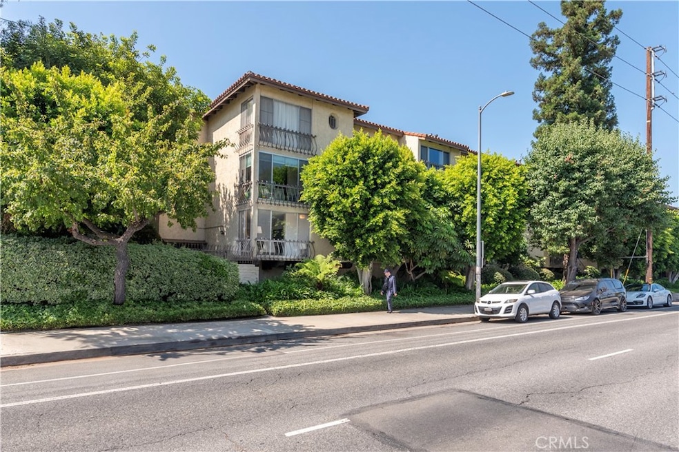 Under Contract $489,000