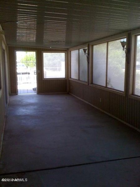 7617 E Glade_Back Emclosure_10