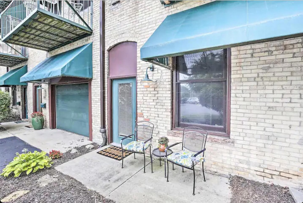 110 N Harbor Dr unit 113, Grand Haven, MI 49417 - photo 1