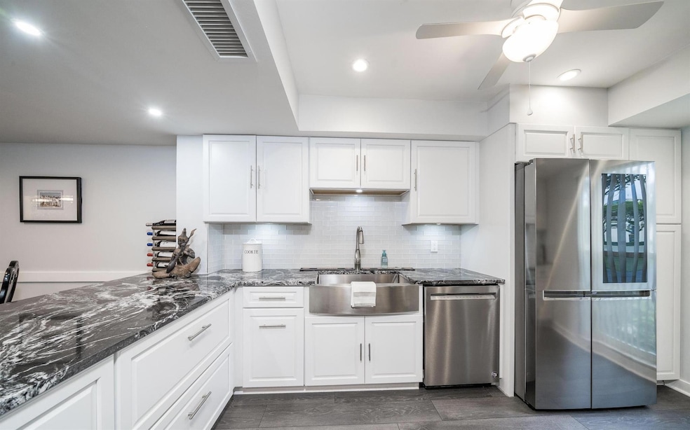 1814 Presidential Way unit 103, West Palm Beach, FL 33401 - photo 1