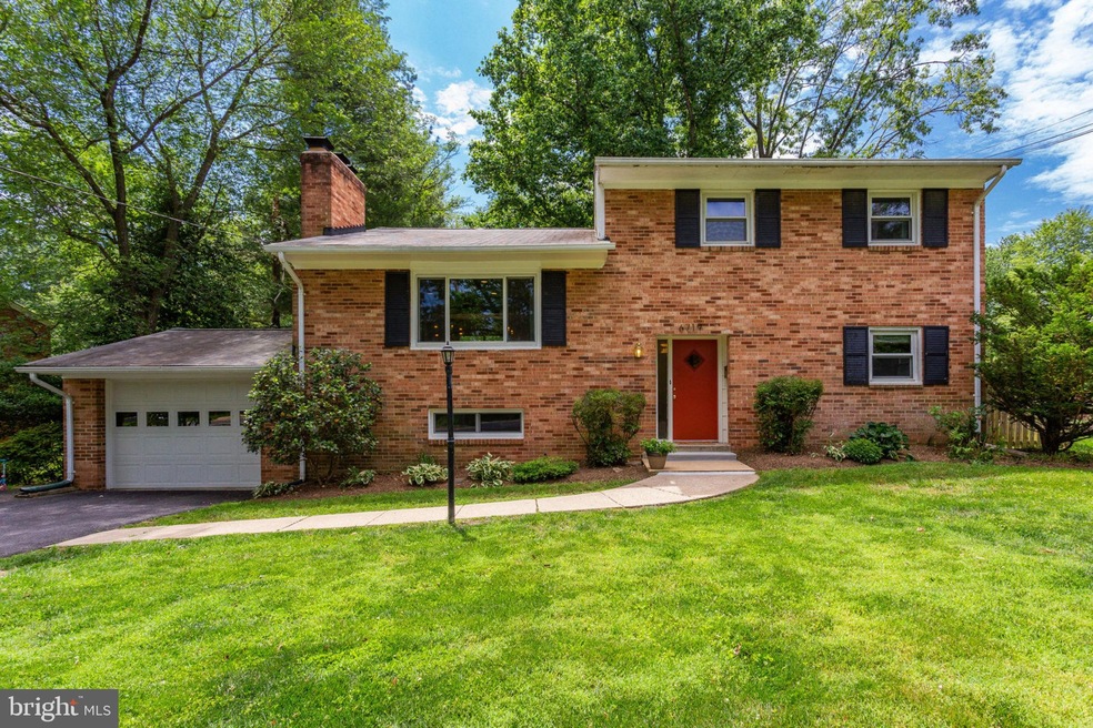 6719 Haycock Rd, Falls Church, VA 22043 - photo 1