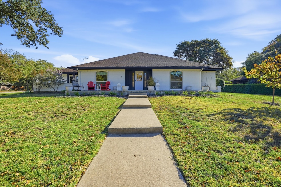 7924 Londonderry Dr, North Richland Hills, TX 76182 - photo 1