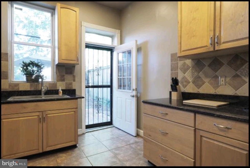 713 11th St NE, Washington, DC 20002 - photo 1