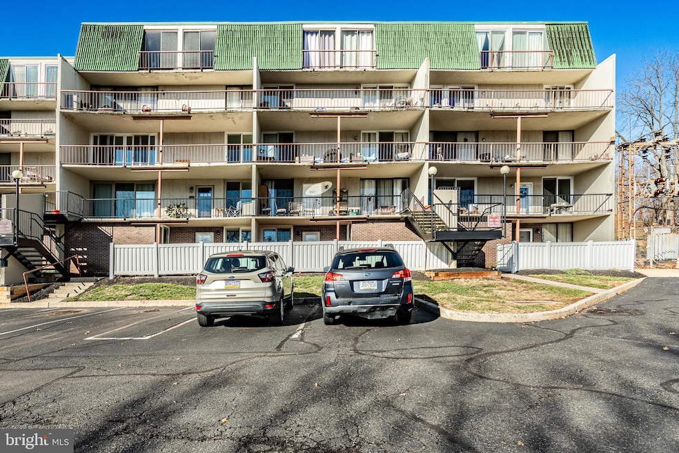 1511 Forest Ln unit A-9, Schwenksville, PA 19473 - photo 1