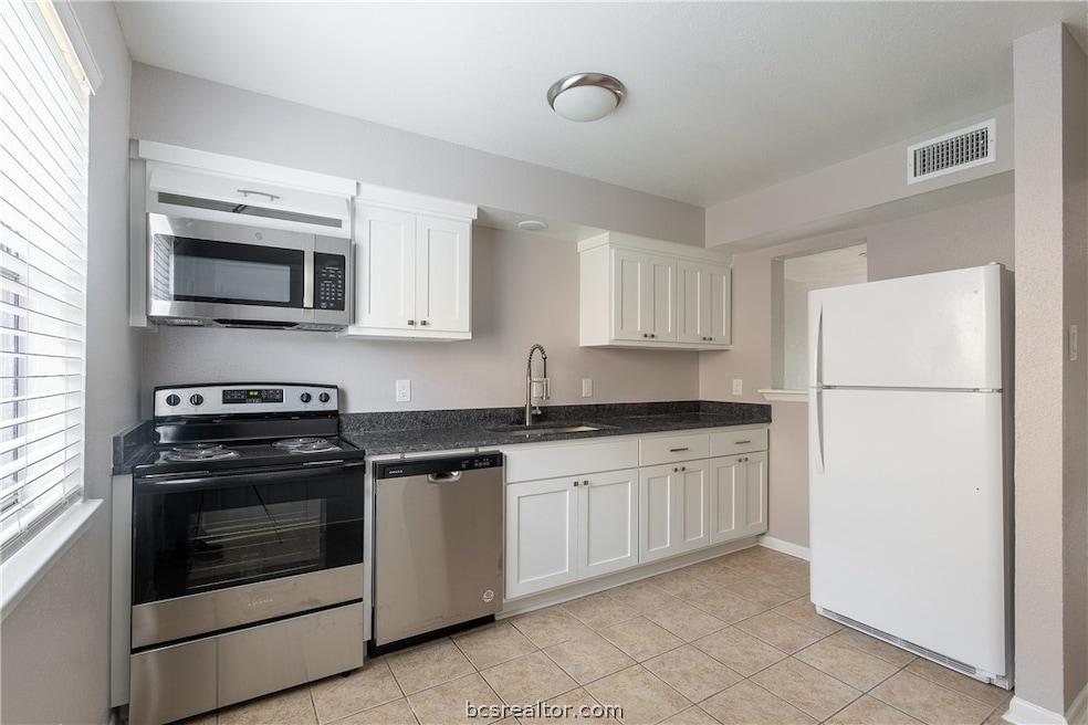 206 Lincoln Ave unit C, College Station, TX 77840 - photo 1