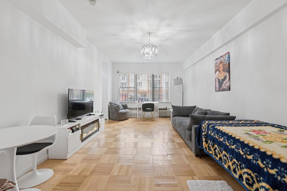 76-26 113th St unit 1B, Forest Hills, NY 11375 - photo 1