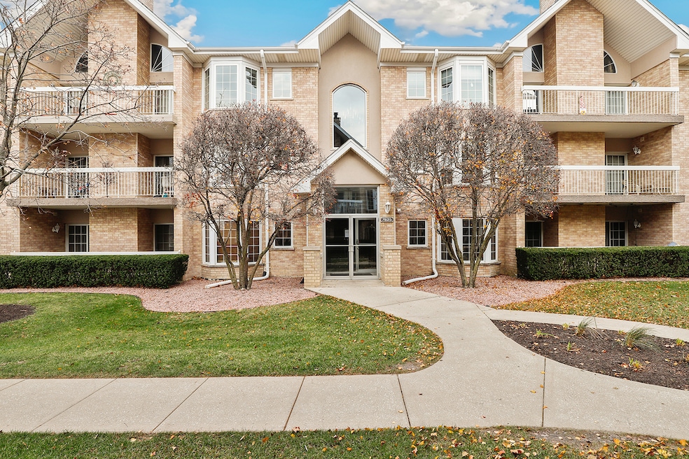 7825 Bristol Park Dr N unit 7825, Tinley Park, IL 60477 - photo 1