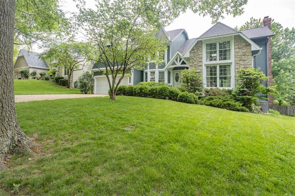 5714 Oakview St, Shawnee, KS 66216 - photo 1