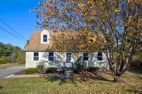 394 Johnny Appleseed Ln, Leominster, MA 01453 - photo 1