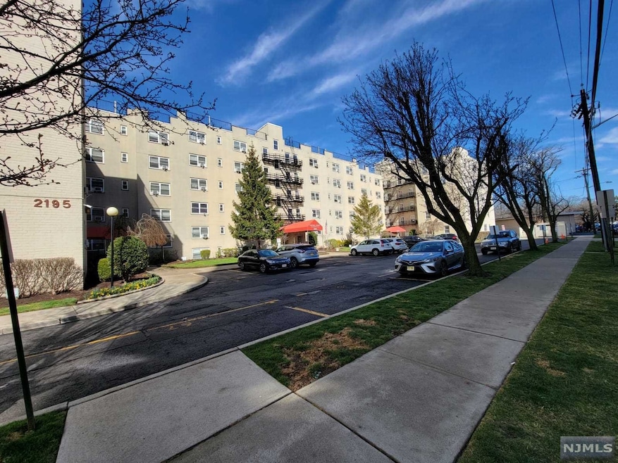 2195 N Central Rd unit 3B, Fort Lee, NJ 07024 - photo 1
