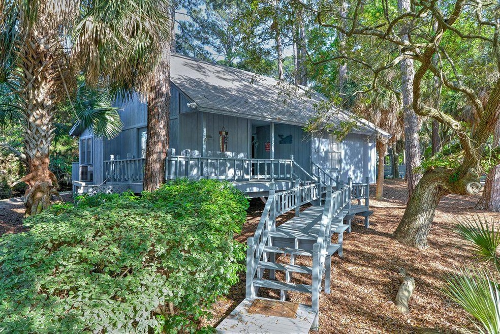 A cozy Cottage amidst Oak Trees