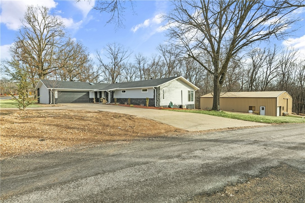 1505 Forest Hills Blvd, Bella Vista, AR 72715 - photo 1