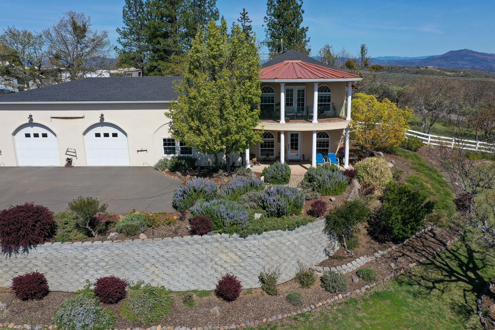 786 Mt Castle Dr, Eagle Point, OR 97524 - photo 1