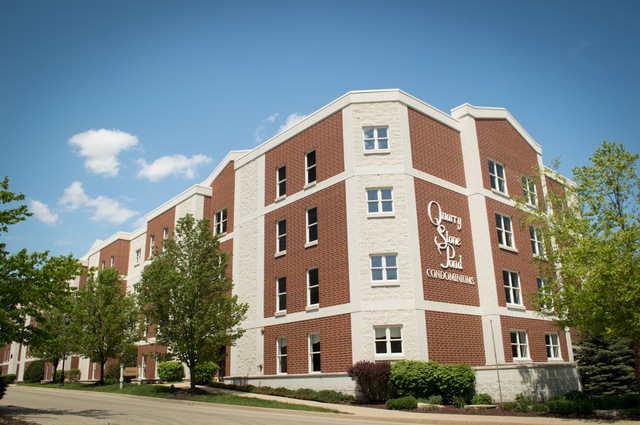 132 N Water St unit 202, Batavia, IL 60510 - photo 1