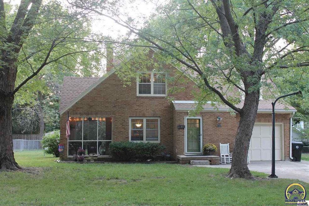 1725 SW Webster Ave, Topeka, KS 66604 - photo 1