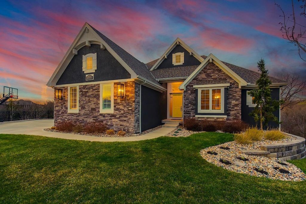 9422 Marion St, Lenexa, KS 66220 - photo 1