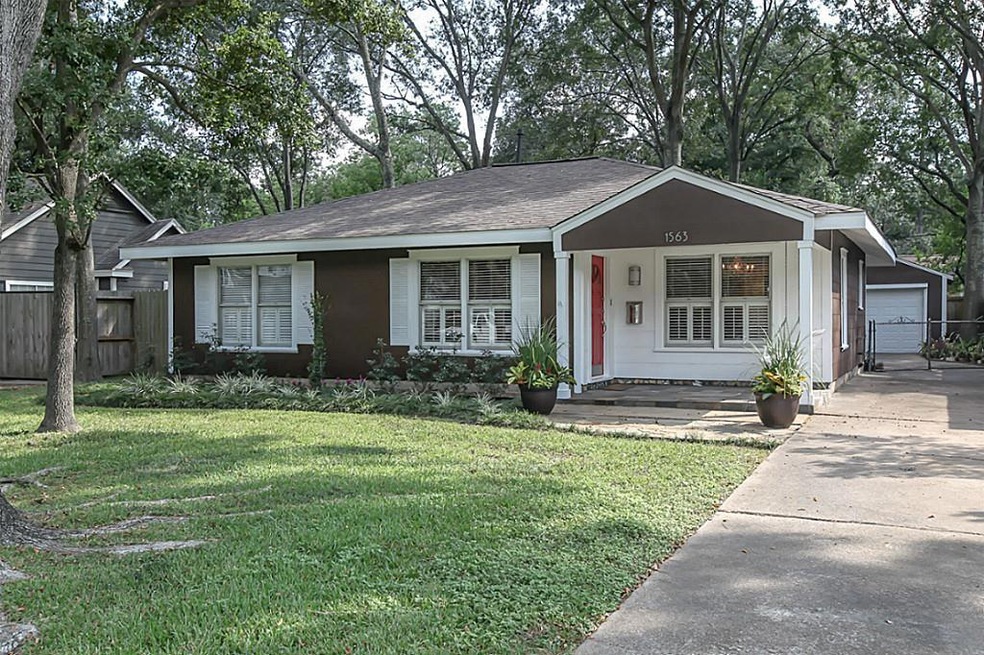 1563 Sue Barnett Dr, Houston, TX 77018 - photo 1