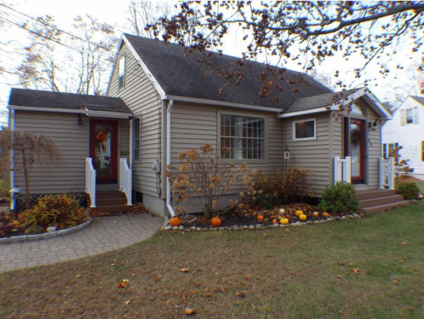 46 Maplecrest St, Newmarket, NH 03857 - photo 1