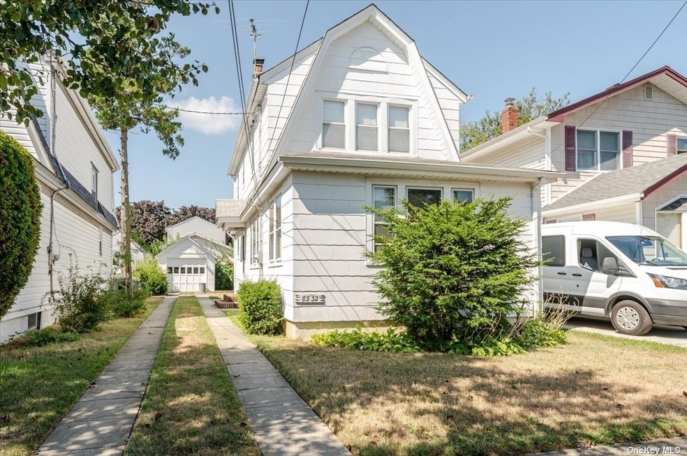 85-32 261st St, Floral Park, NY 11001 - photo 1