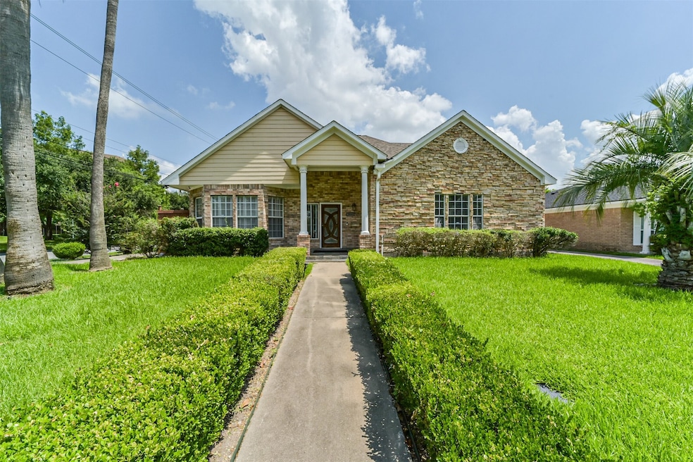 9660 Fairdale Ln, Houston, TX 77063 - photo 1