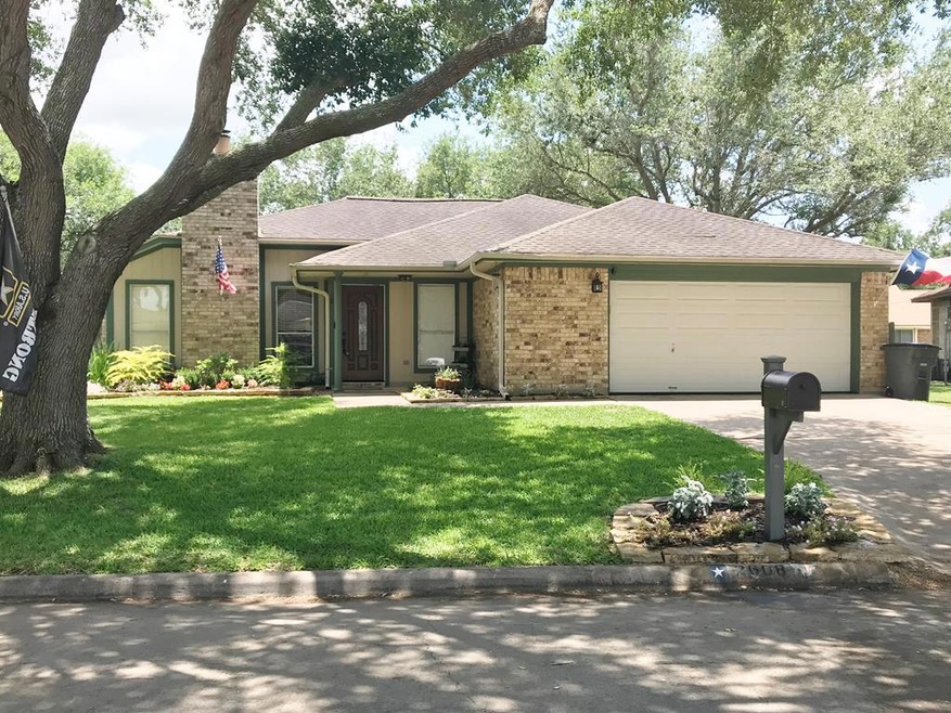 2608 La Mesa St, Bay City, TX 77414 - photo 1