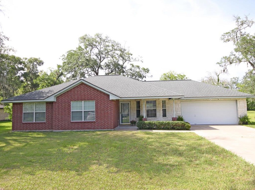 947 Mulberry Ln, Brazoria, TX 77422 - photo 1