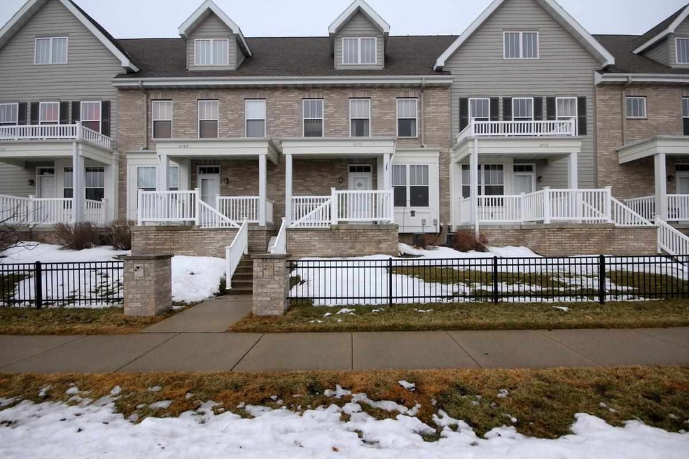 2771 Crinkle Root Dr unit 512, Fitchburg, WI 53711 - photo 1